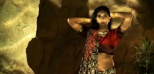  Bollywood Babe Likes To Show Off While Dancing Nakedly